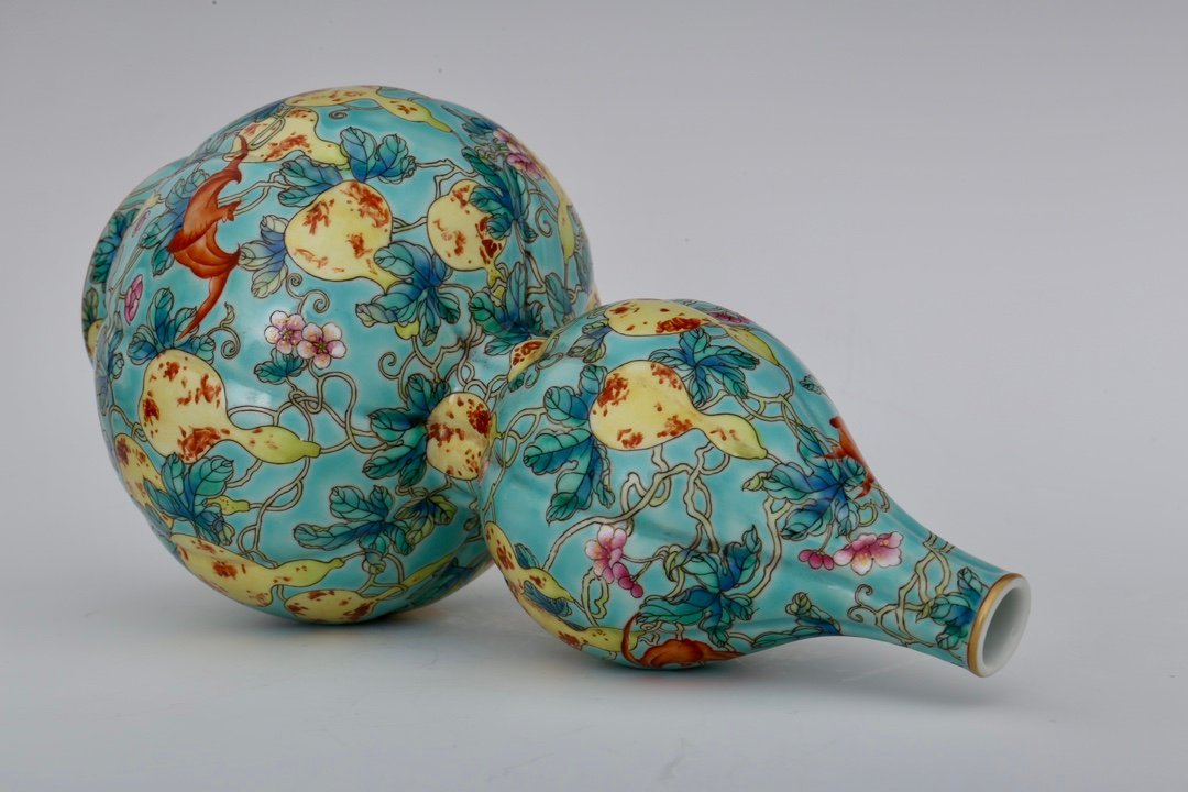 Qing Dynasty Qianlong Enamel turquoise green glaze gourd vase