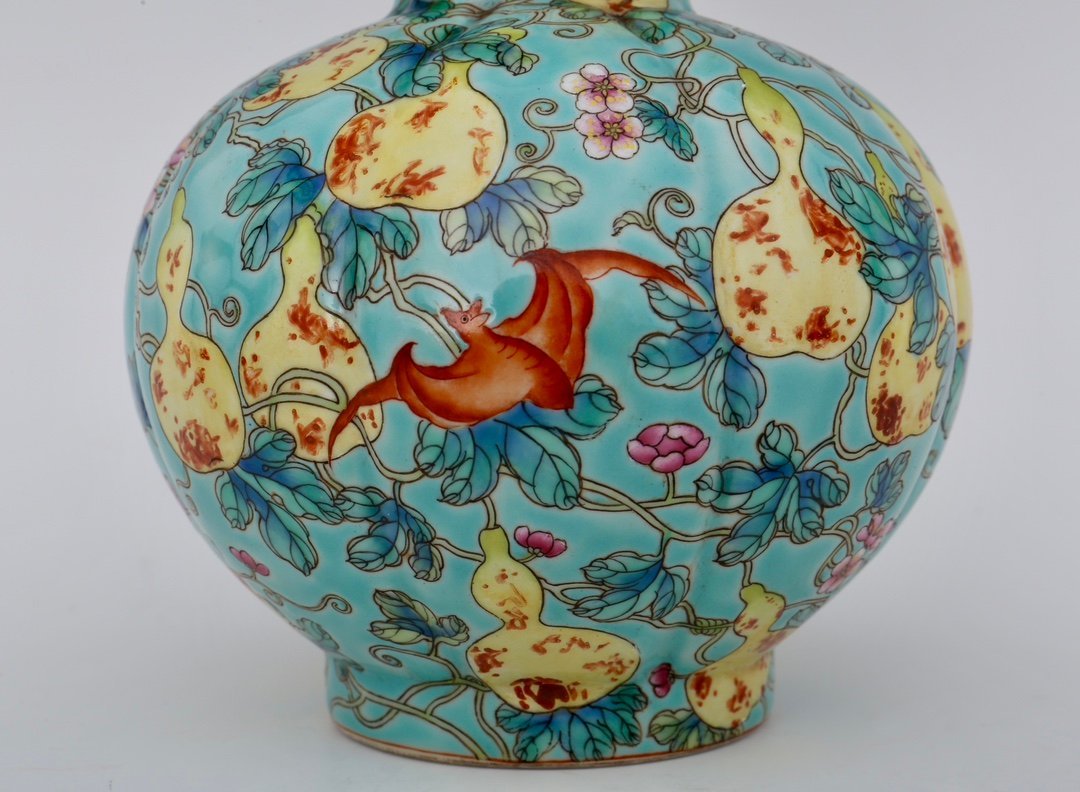 Qing Dynasty Qianlong Enamel turquoise green glaze gourd vase
