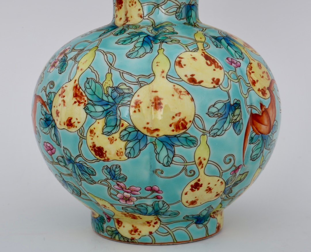 Qing Dynasty Qianlong Enamel turquoise green glaze gourd vase