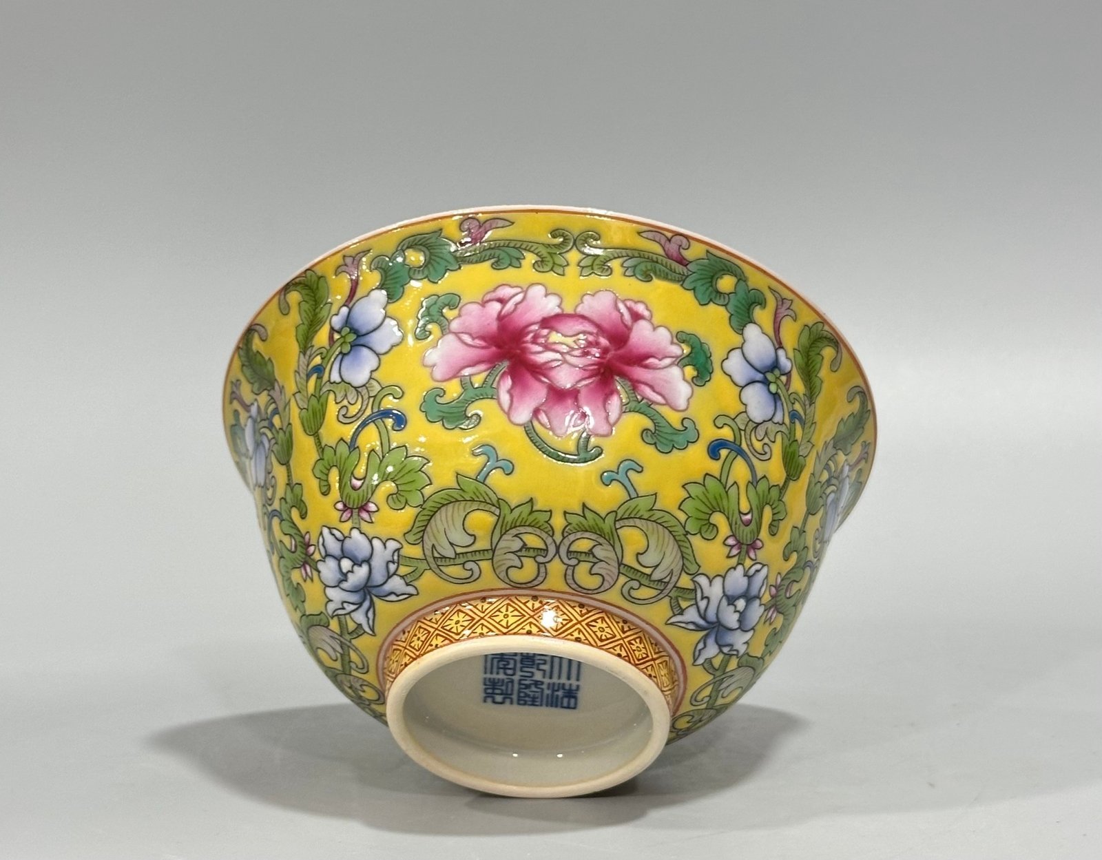 Qing Dynasty Qianlong Enamel lemon yellow glaze bowl