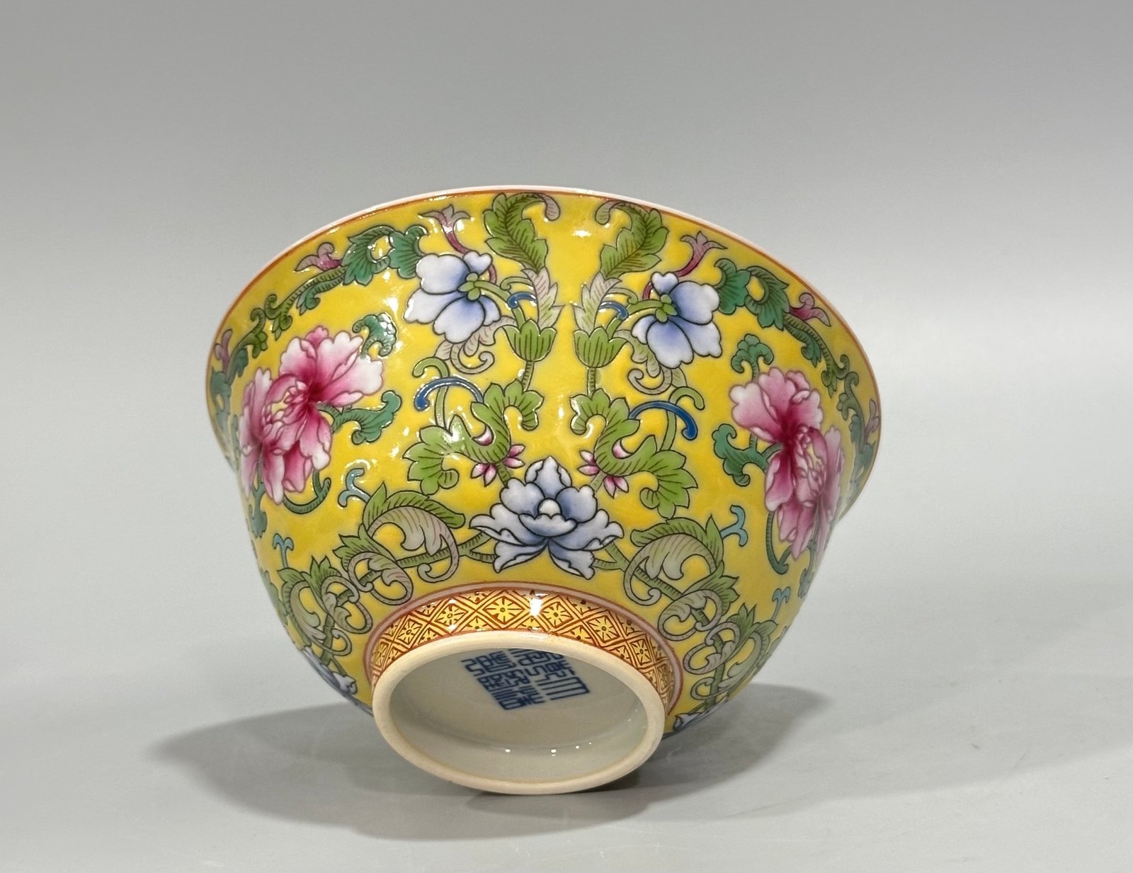Qing Dynasty Qianlong Enamel lemon yellow glaze bowl