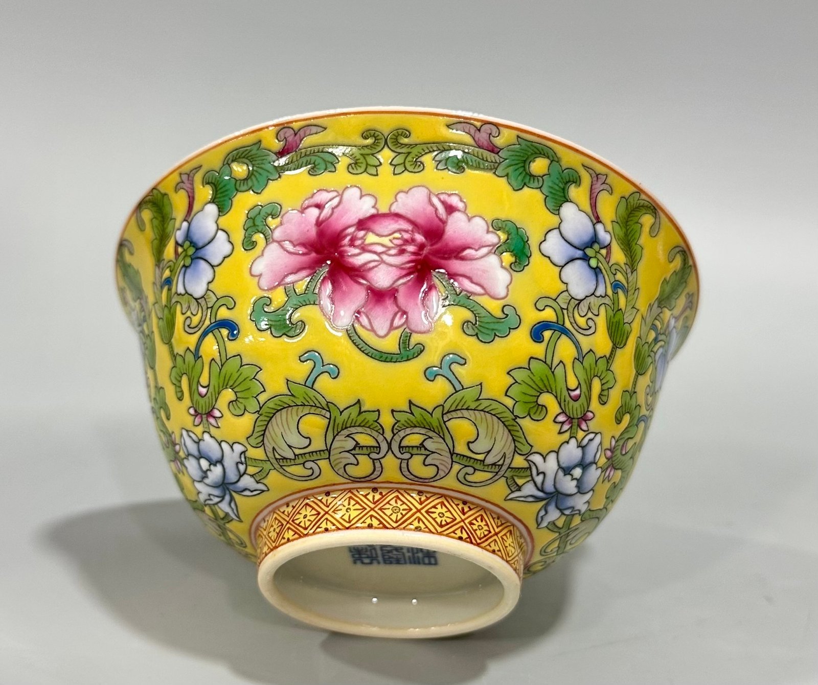 Qing Dynasty Qianlong Enamel lemon yellow glaze bowl