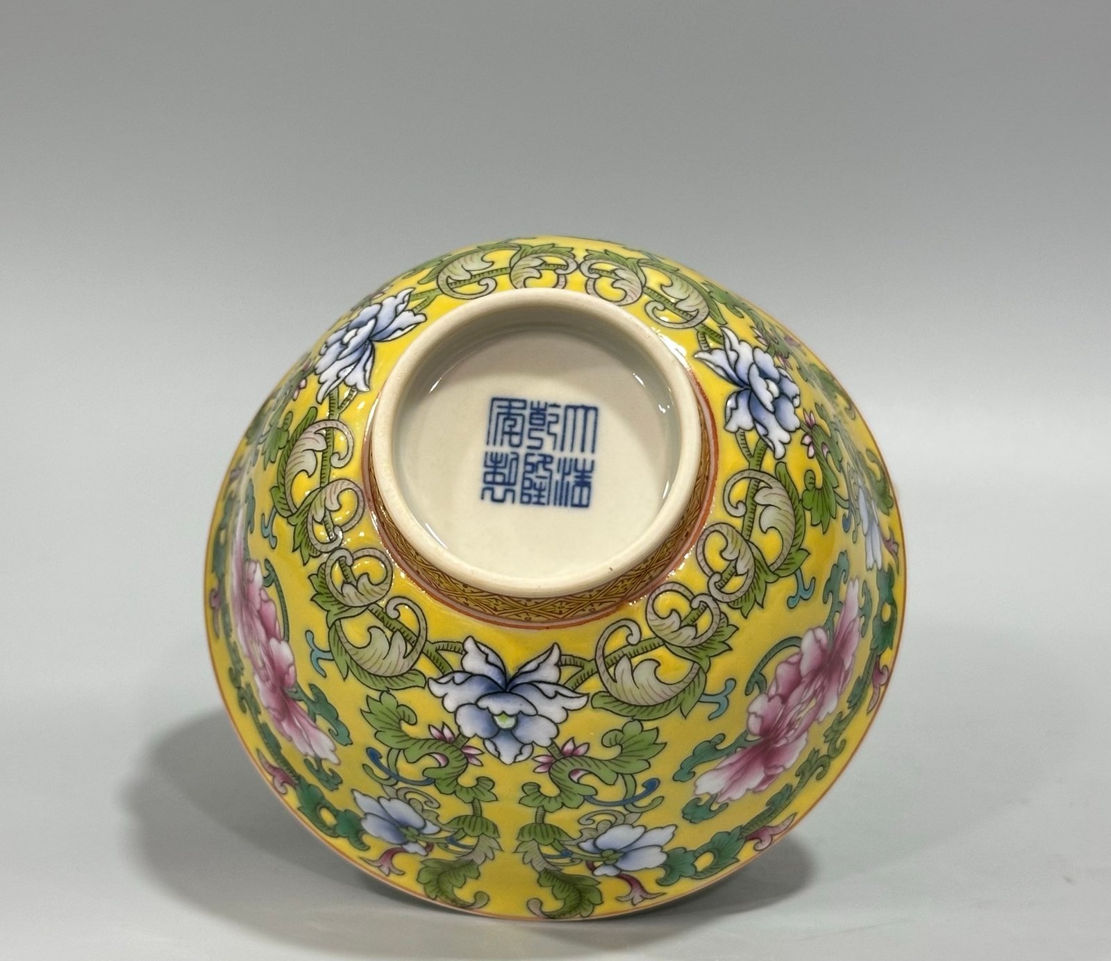Qing Dynasty Qianlong Enamel lemon yellow glaze bowl