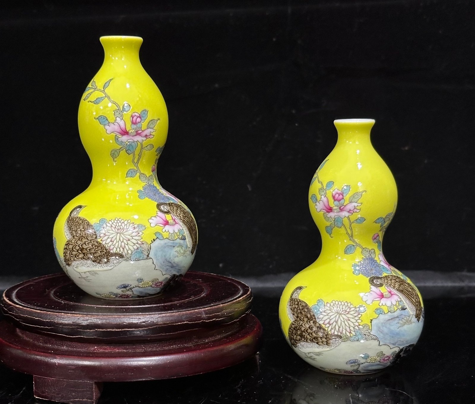 Qing Dynasty Qianlong Enamel lemon yellow glaze flower and bird small gourd vase