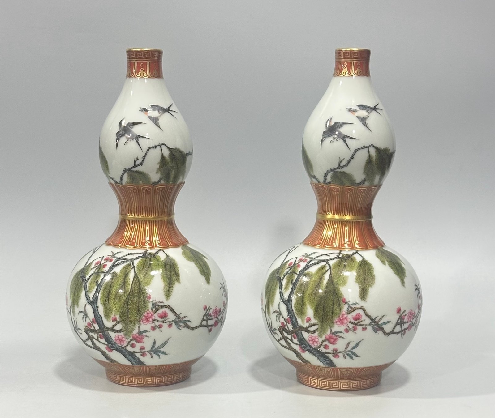 Qing Dynasty Qianlong enamel alum and red gourd vase
