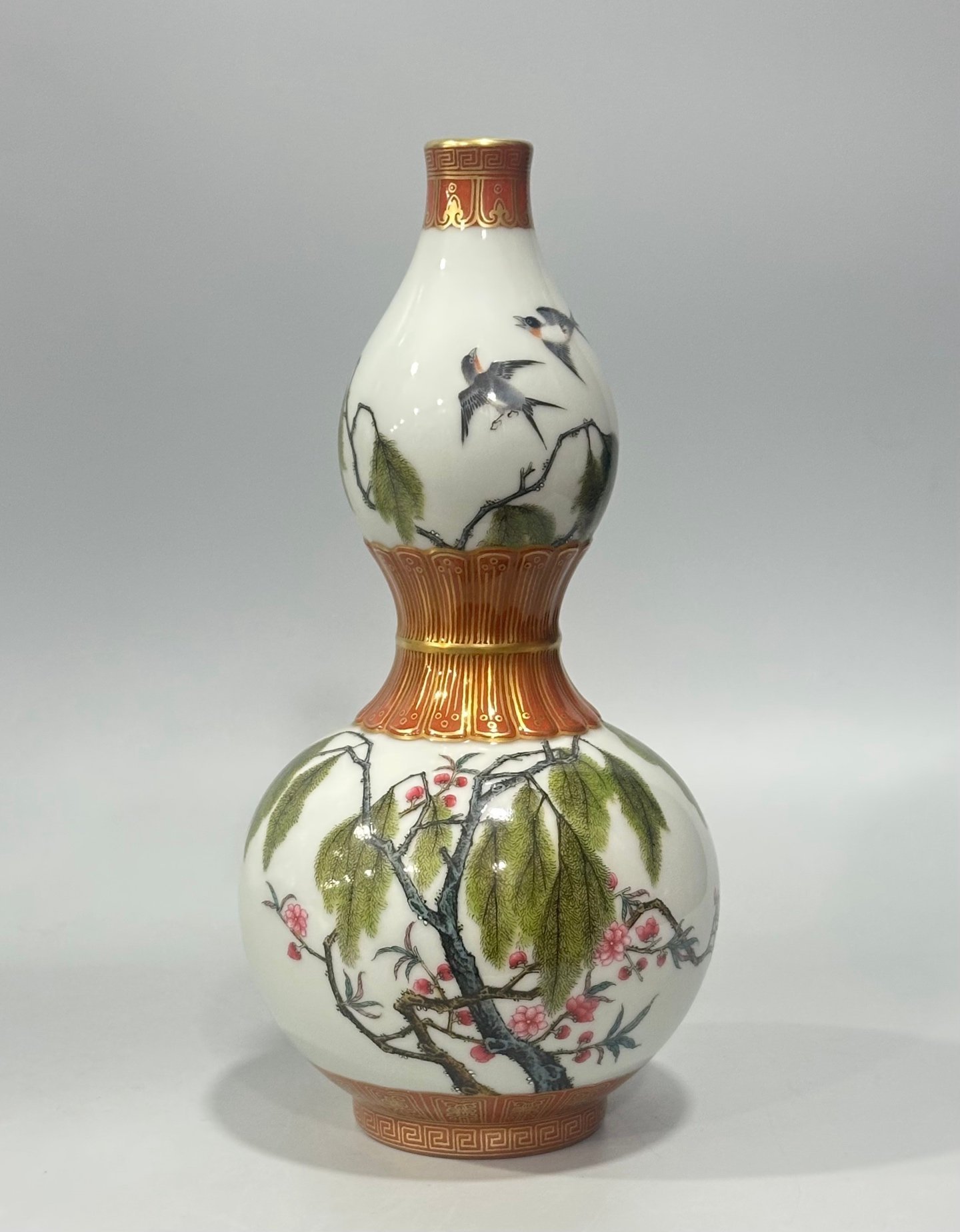 Qing Dynasty Qianlong enamel alum and red gourd vase