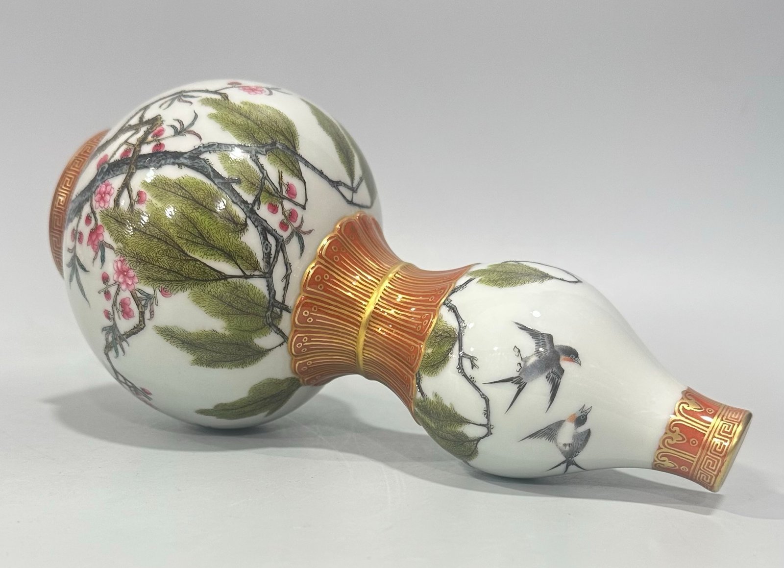 Qing Dynasty Qianlong enamel alum and red gourd vase