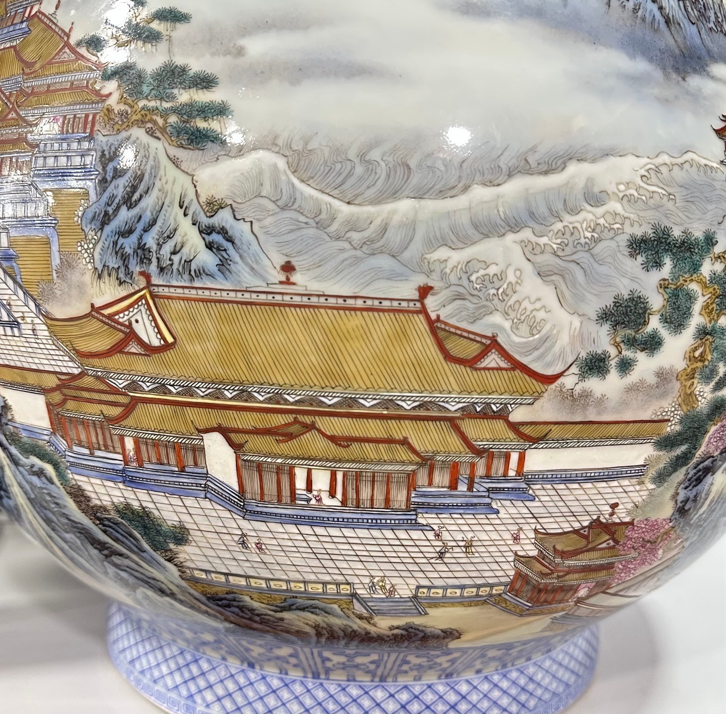 Qing Dynasty Qianlong Enamel double-eared statue of a figure in a landscape