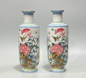 Qing Dynasty Qianlong Small enamel vase