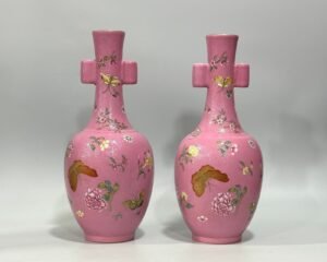 Qing Dynasty Qianlong Enamel rouge red orbital branched flower butterfly pattern through-ear vase