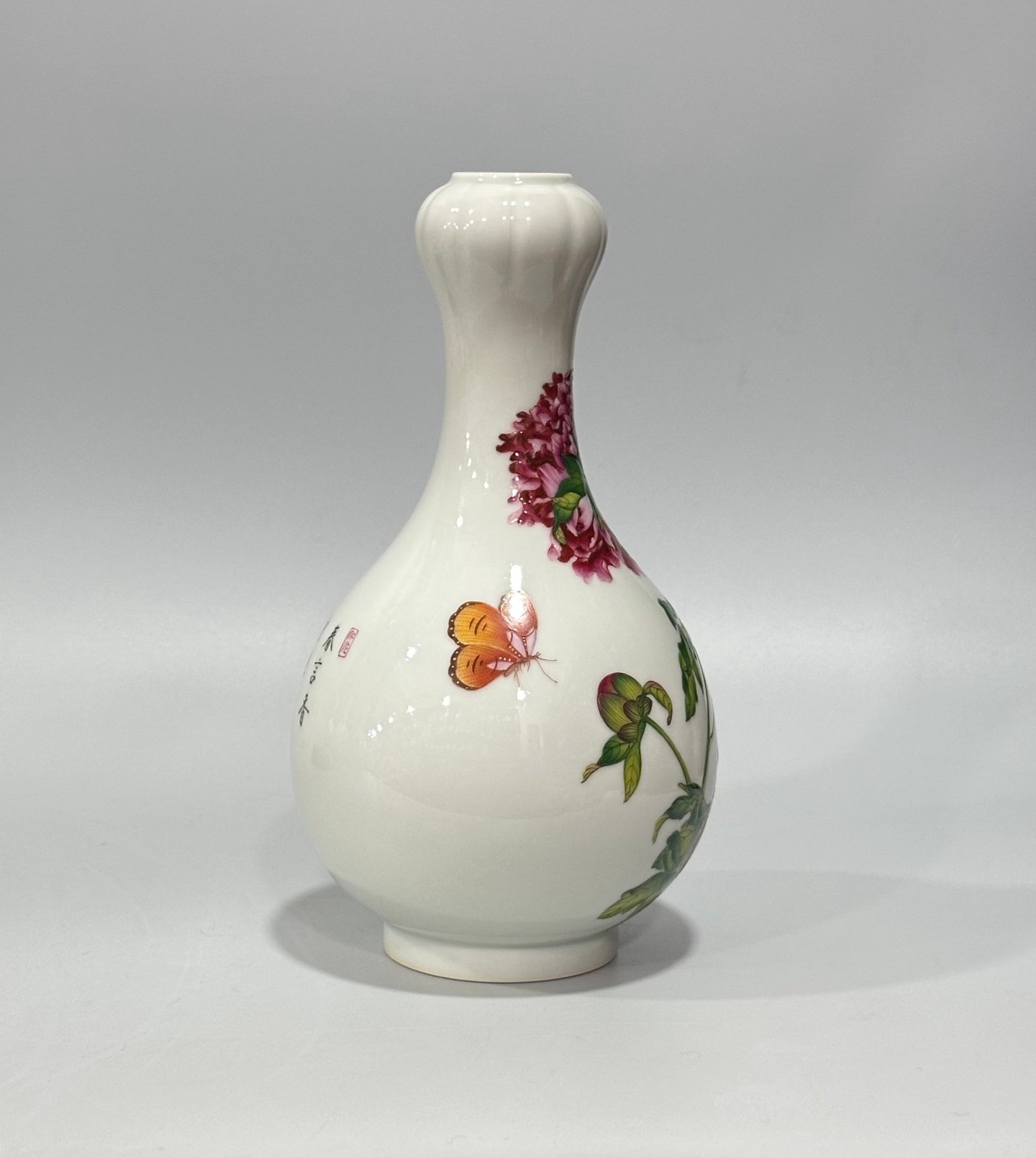 Qing Dynasty Qianlong Enamel Castiglione flower-and-bird poetry and garlic vase