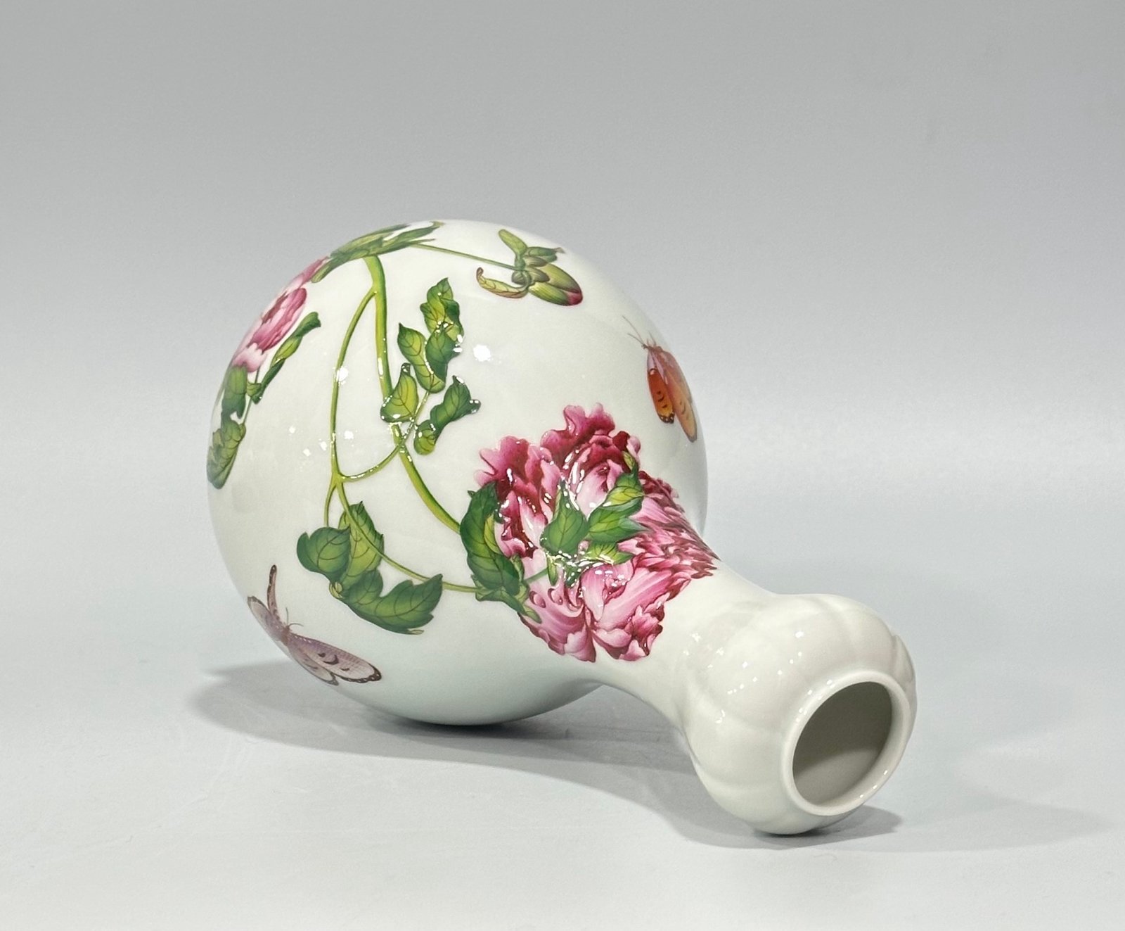 Qing Dynasty Qianlong Enamel Castiglione flower-and-bird poetry and garlic vase