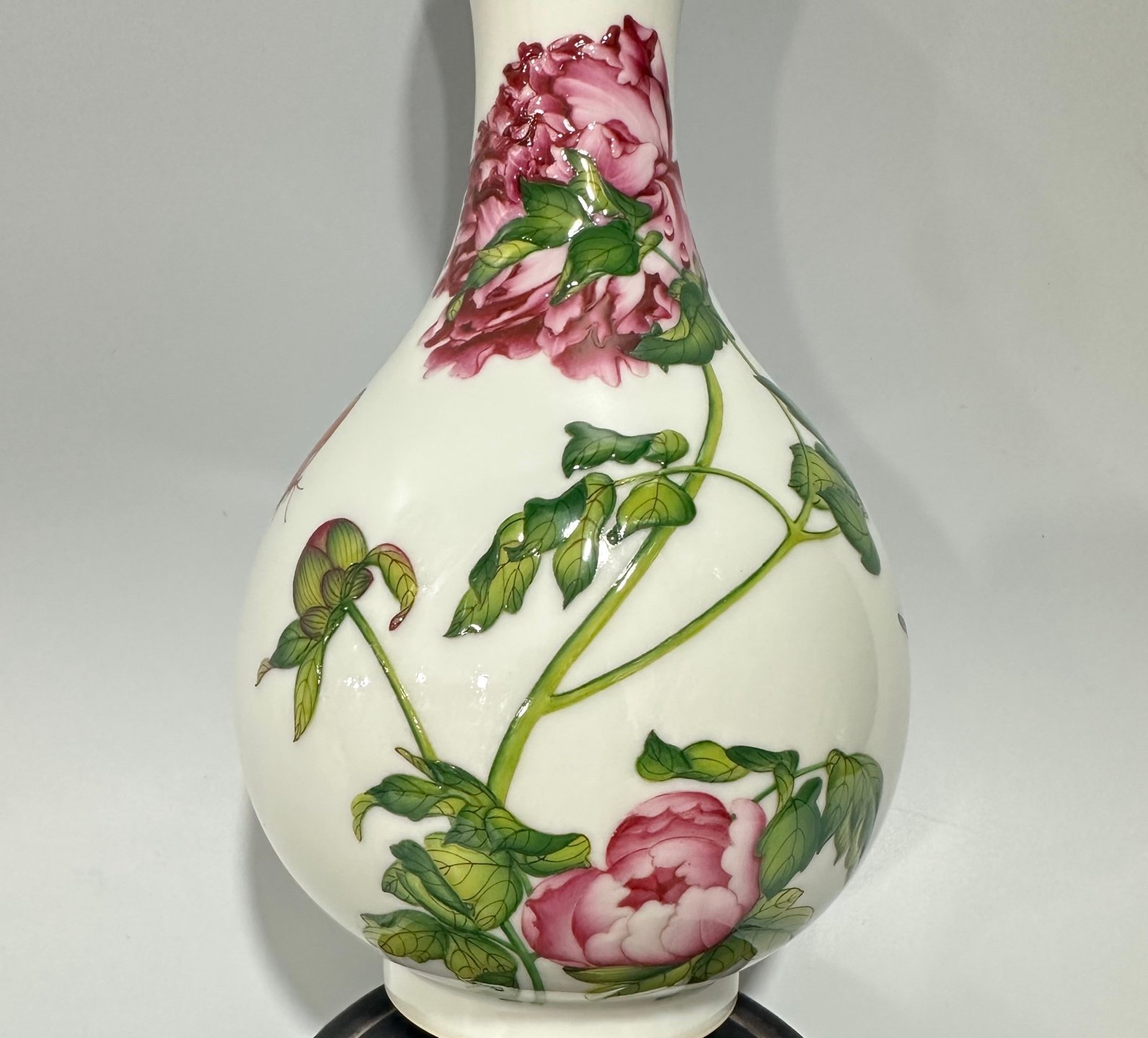 Qing Dynasty Qianlong Enamel Castiglione flower-and-bird poetry and garlic vase