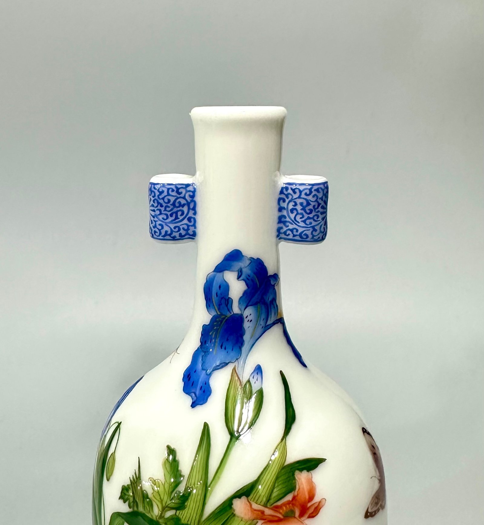 Qing Dynasty Qianlong Enamel Lang Shining flower vase