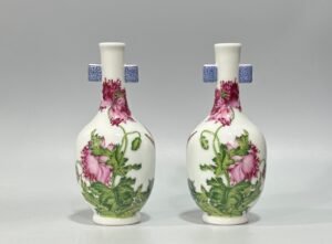 Qing Dynasty Qianlong Enamel Lang Shining flower vase
