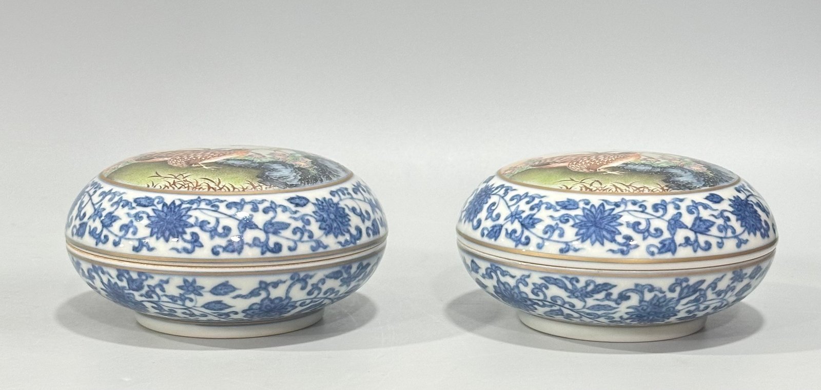 Qing Dynasty Qianlong Enamel blue and white tangled branches window flower and bird pattern holding box