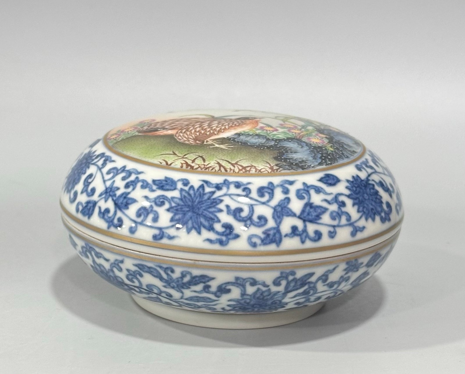 Qing Dynasty Qianlong Enamel blue and white tangled branches window flower and bird pattern holding box