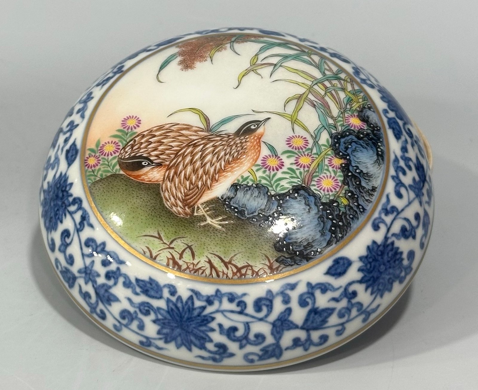 Qing Dynasty Qianlong Enamel blue and white tangled branches window flower and bird pattern holding box