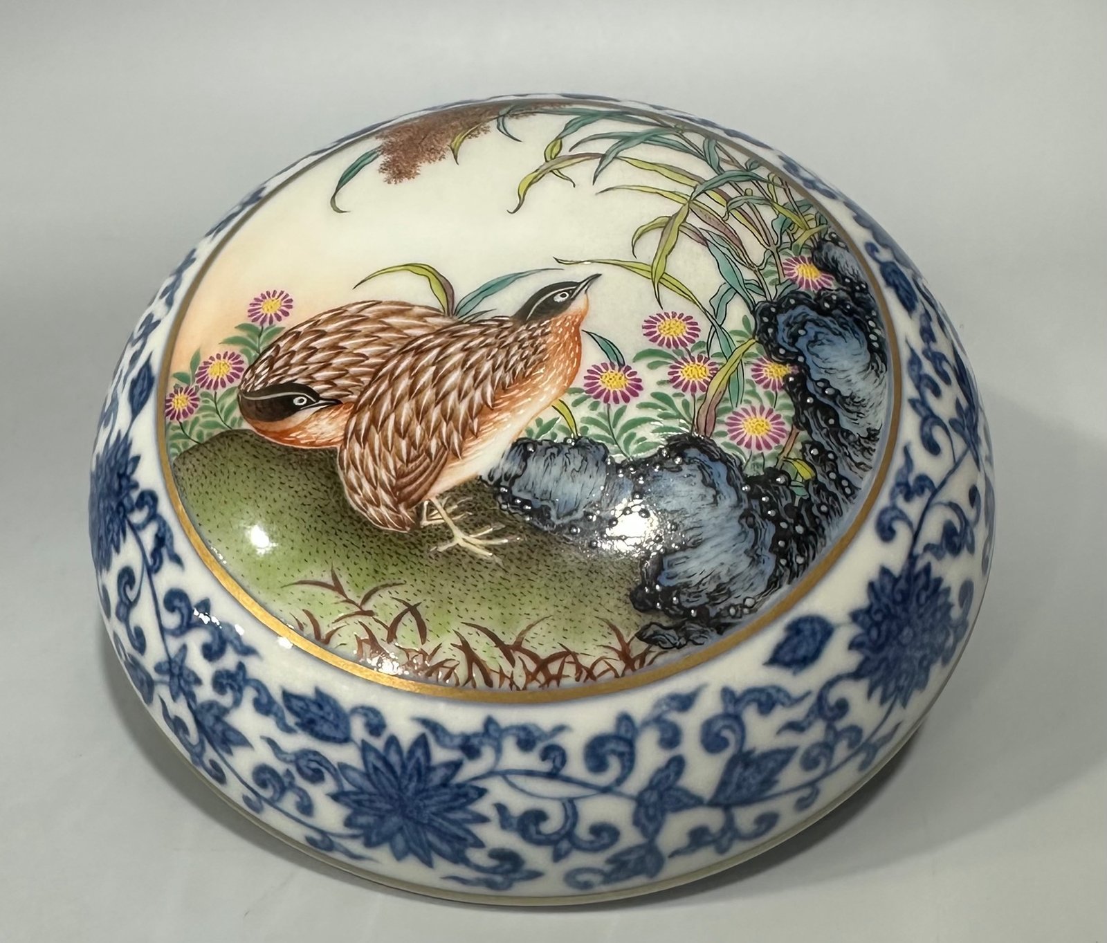 Qing Dynasty Qianlong Enamel blue and white tangled branches window flower and bird pattern holding box