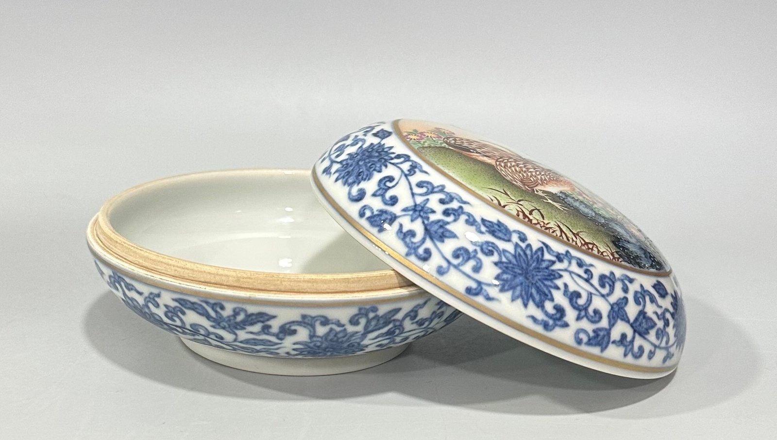 Qing Dynasty Qianlong Enamel blue and white tangled branches window flower and bird pattern holding box
