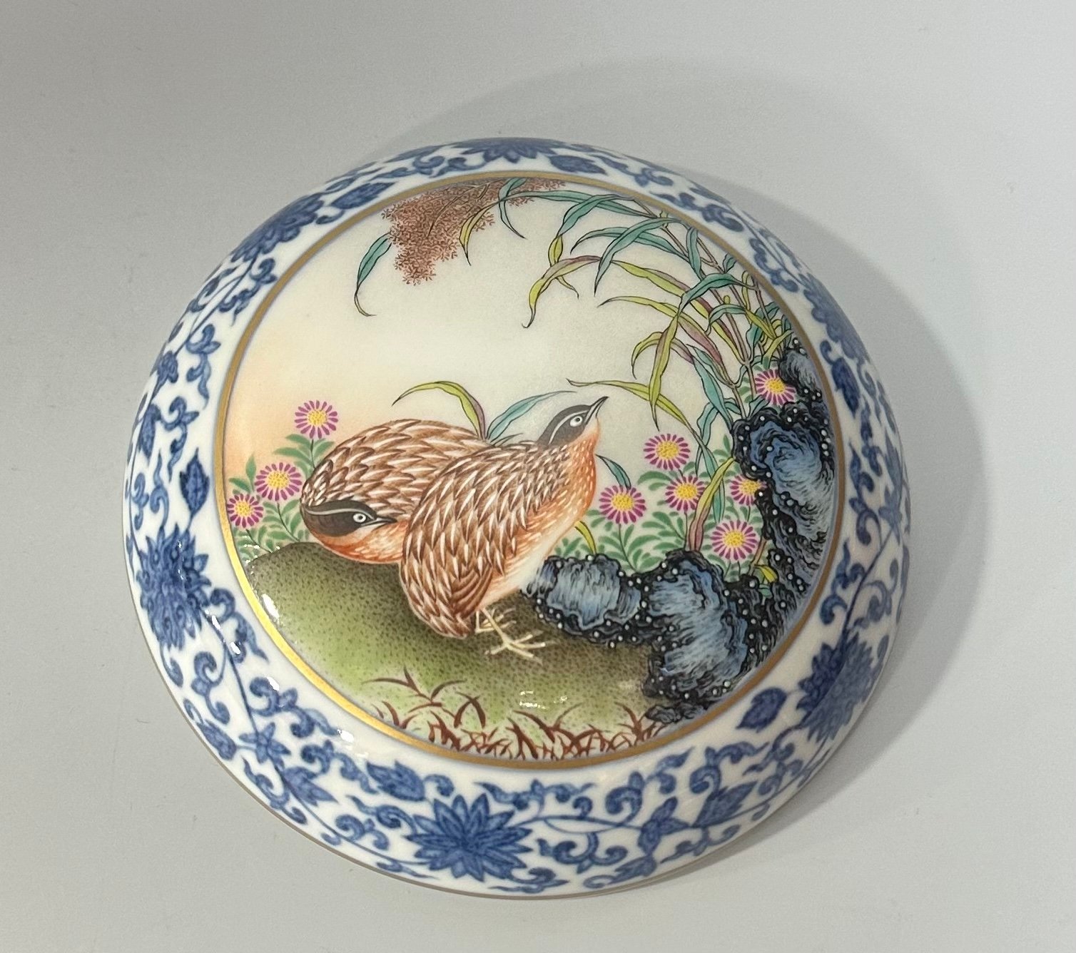 Qing Dynasty Qianlong Enamel blue and white tangled branches window flower and bird pattern holding box