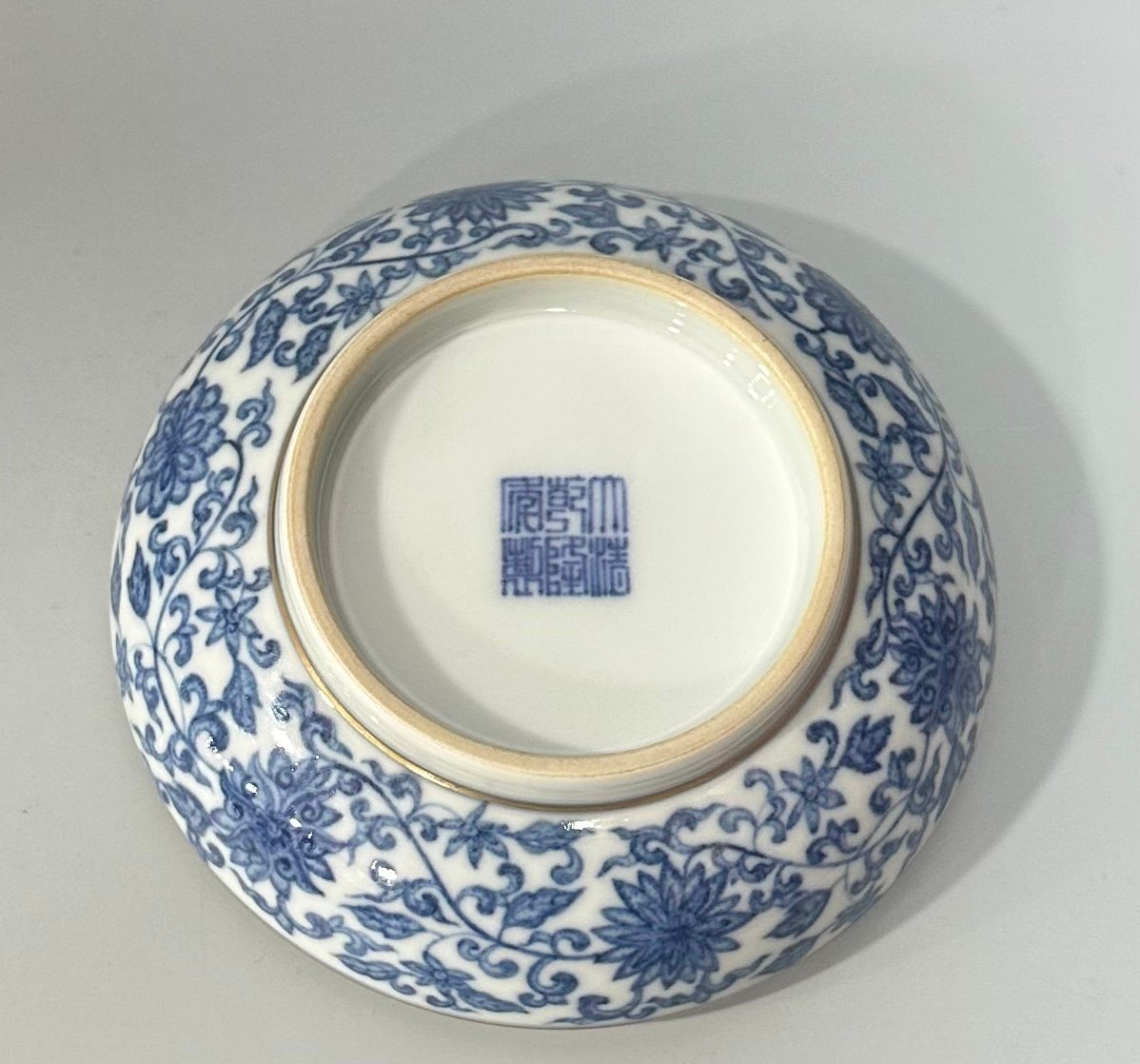 Qing Dynasty Qianlong Enamel blue and white tangled branches window flower and bird pattern holding box