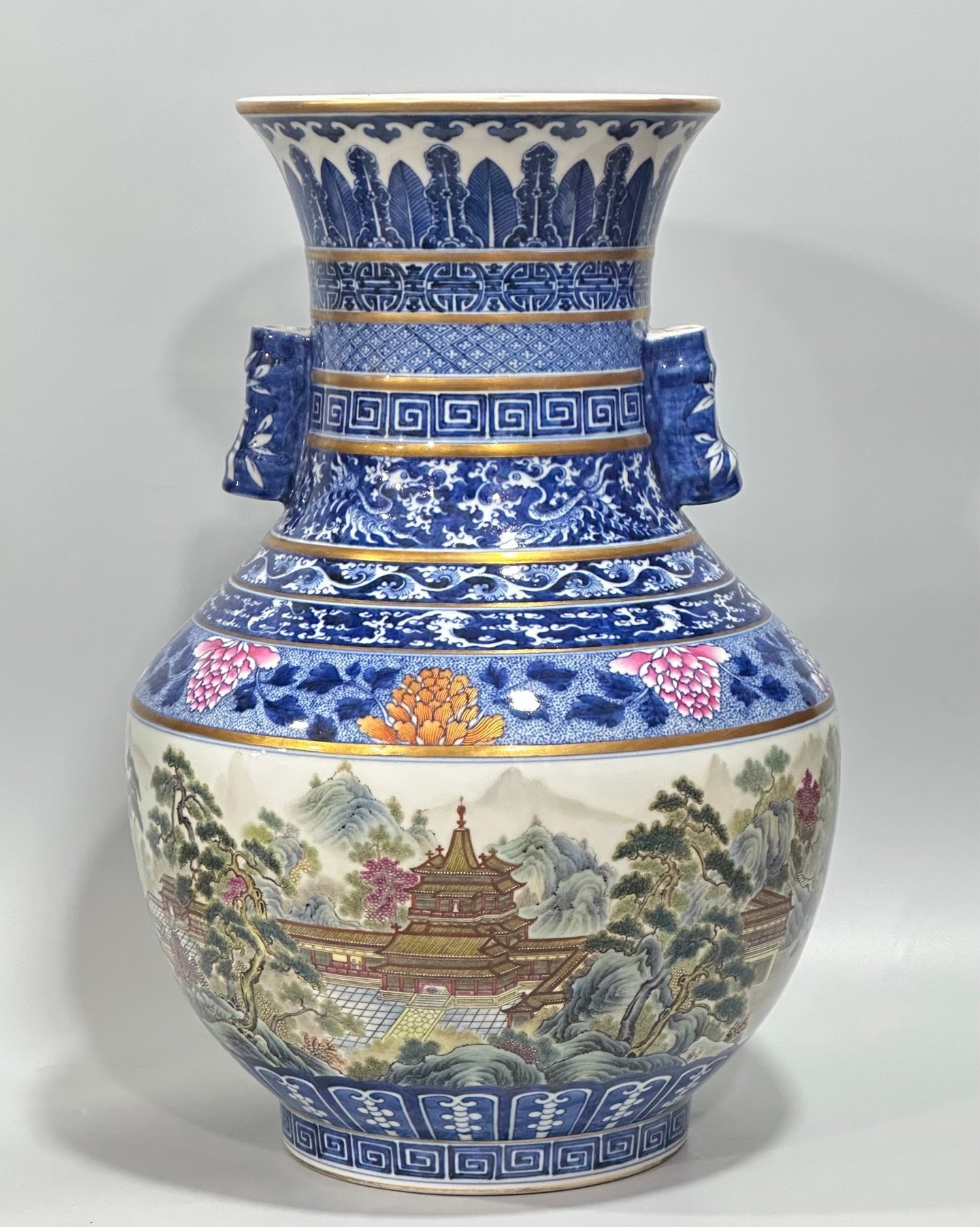 Qing Dynasty Qianlong Pastel upper and lower blue and white figures