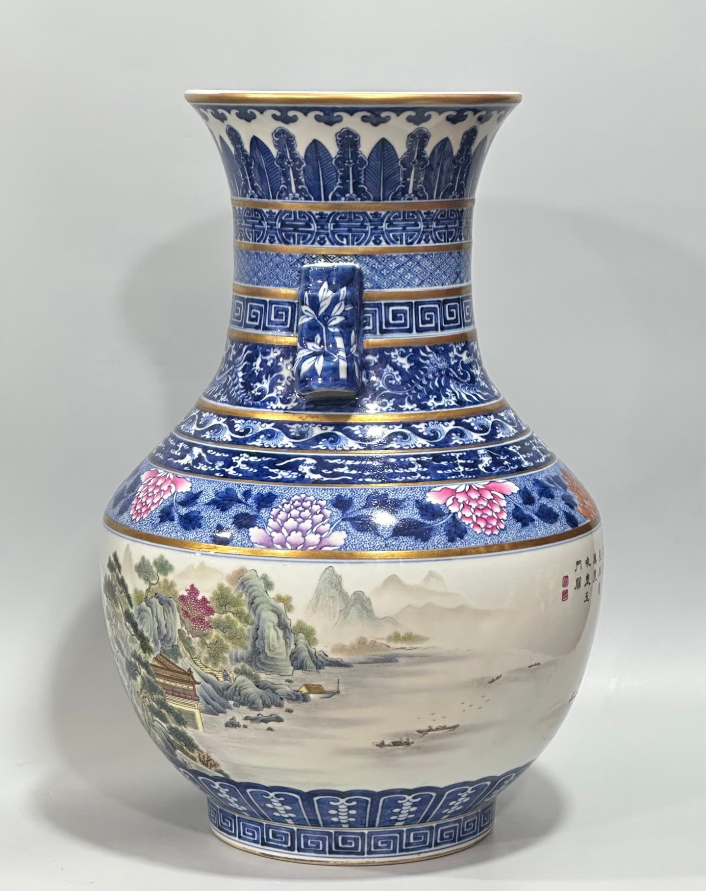Qing Dynasty Qianlong Pastel upper and lower blue and white figures