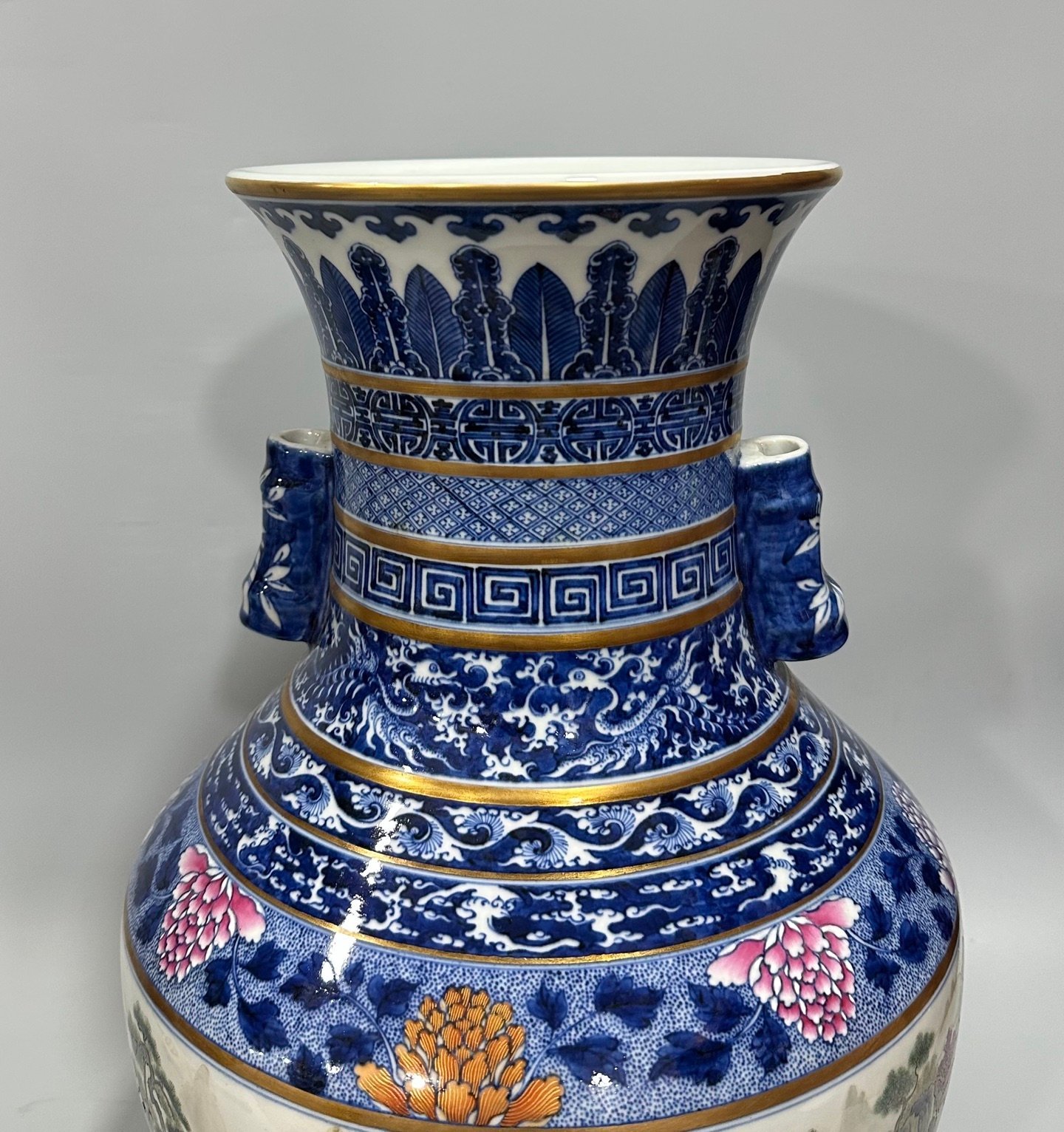 Qing Dynasty Qianlong Pastel upper and lower blue and white figures