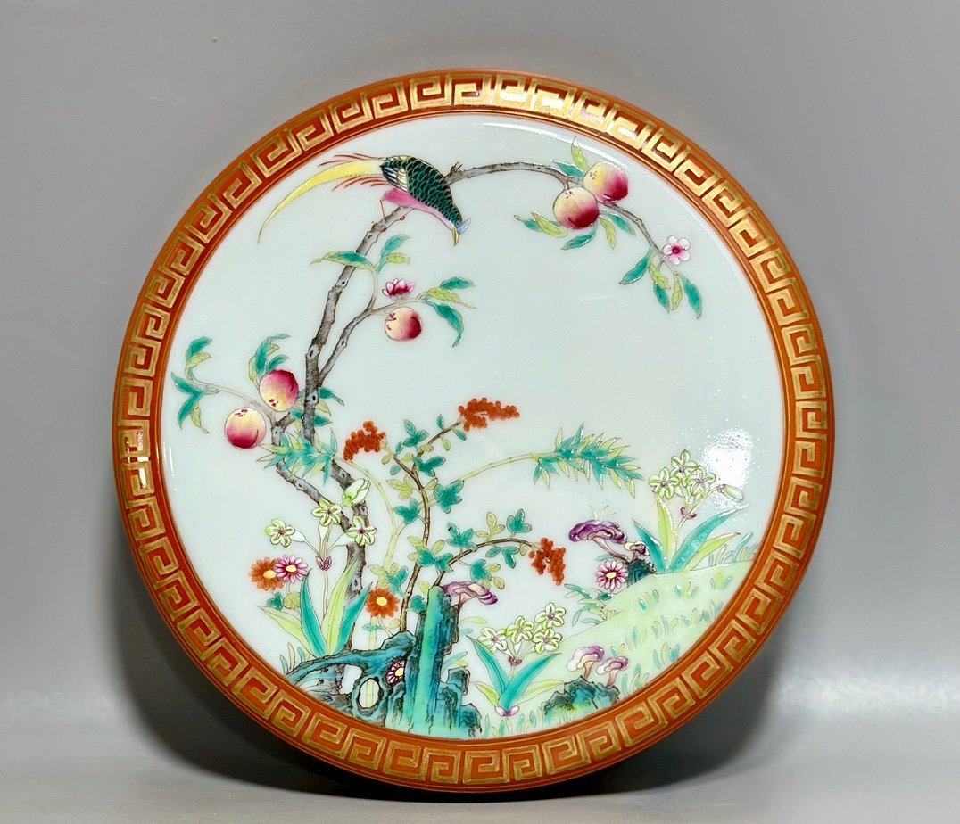 Qing Dynasty Qianlong Pastel coral red gold-painted passion flower wrapped branches