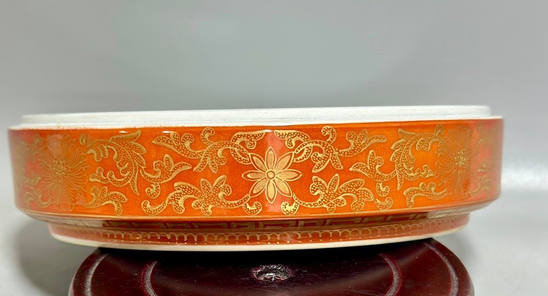 Qing Dynasty Qianlong Pastel coral red gold-painted passion flower wrapped branches