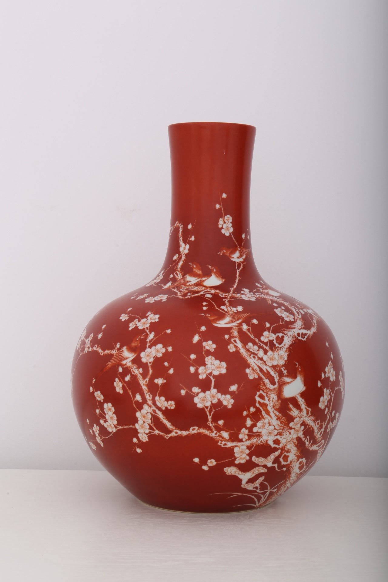 Qing Dynasty Qianlong Pastel coral red and white celestial sphere vase