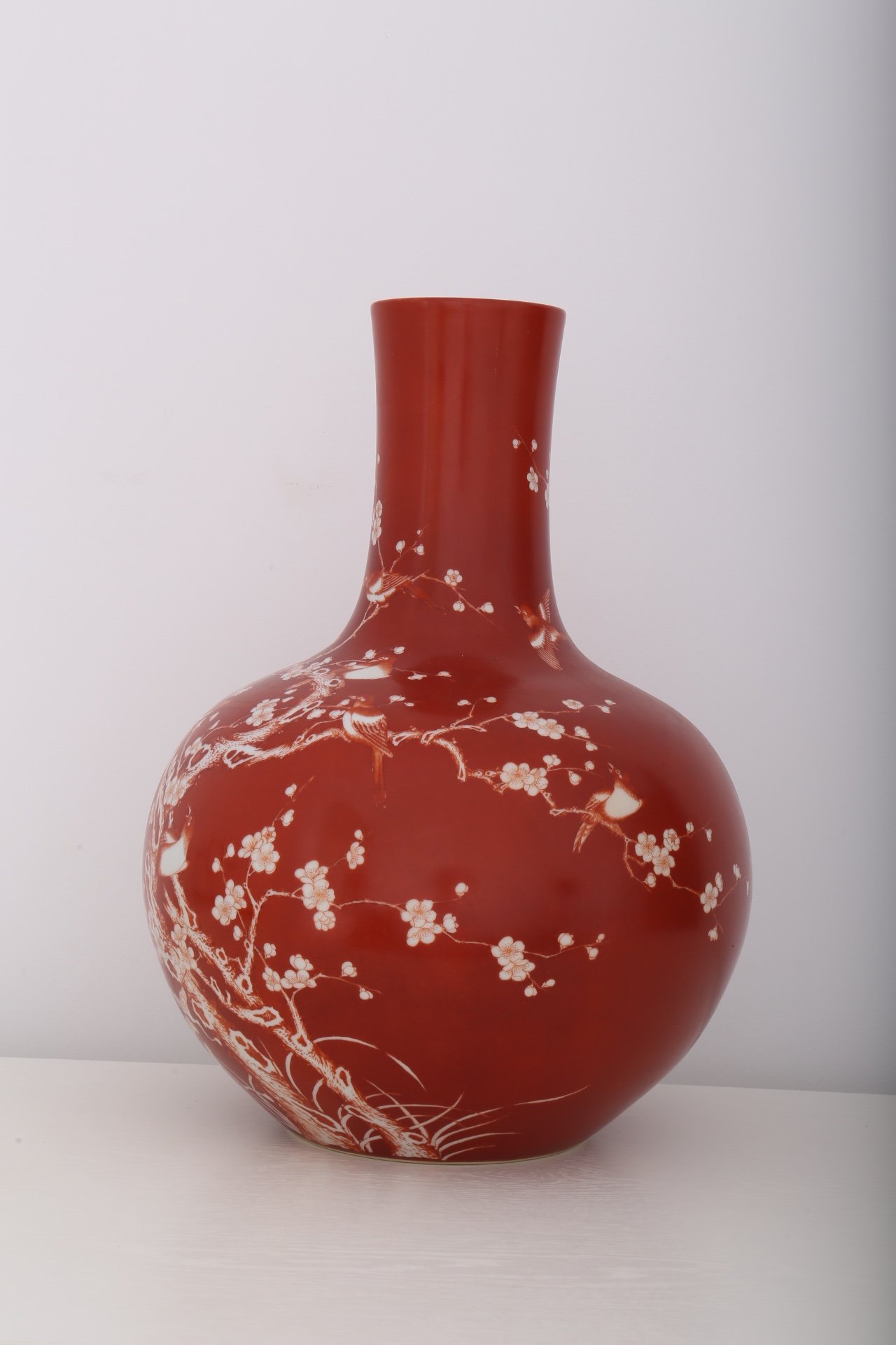 Qing Dynasty Qianlong Pastel coral red and white celestial sphere vase