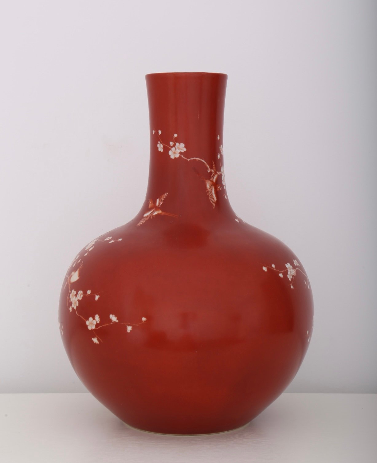 Qing Dynasty Qianlong Pastel coral red and white celestial sphere vase