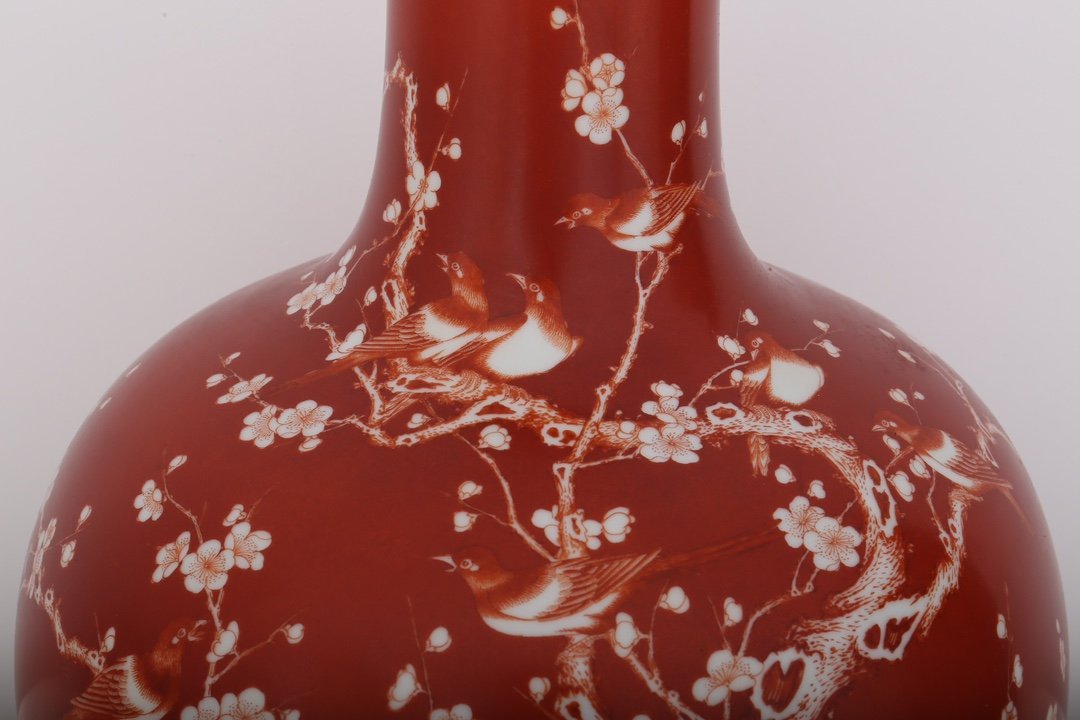 Qing Dynasty Qianlong Pastel coral red and white celestial sphere vase