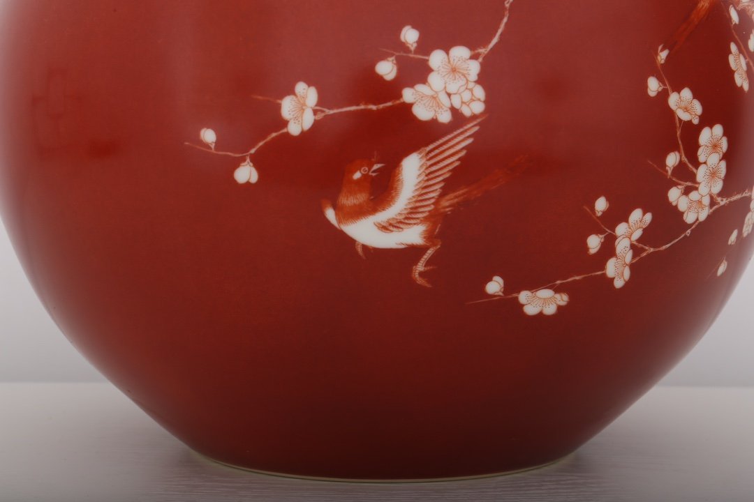 Qing Dynasty Qianlong Pastel coral red and white celestial sphere vase