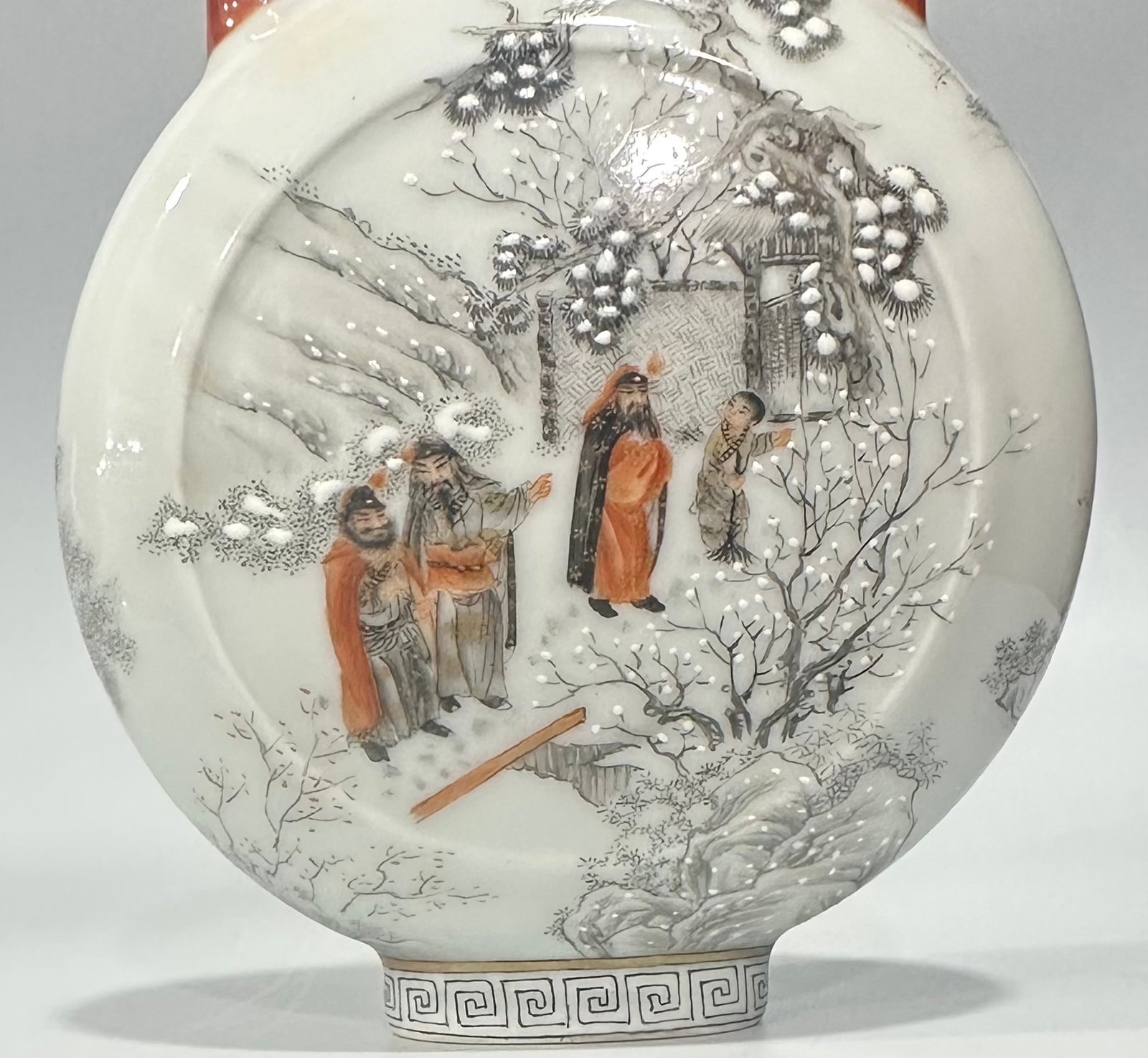 Qing Dynasty Qianlong red ink and gold color depicting characters and stories small moon vase