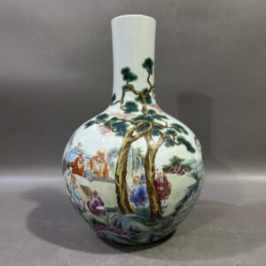 Qing Dynasty Qianlong famille rose porcelain vase