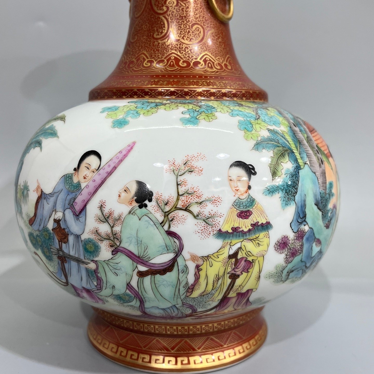 Qing Dynasty alum red gilt on top and bottom and pastel figures pair of two-ear vase