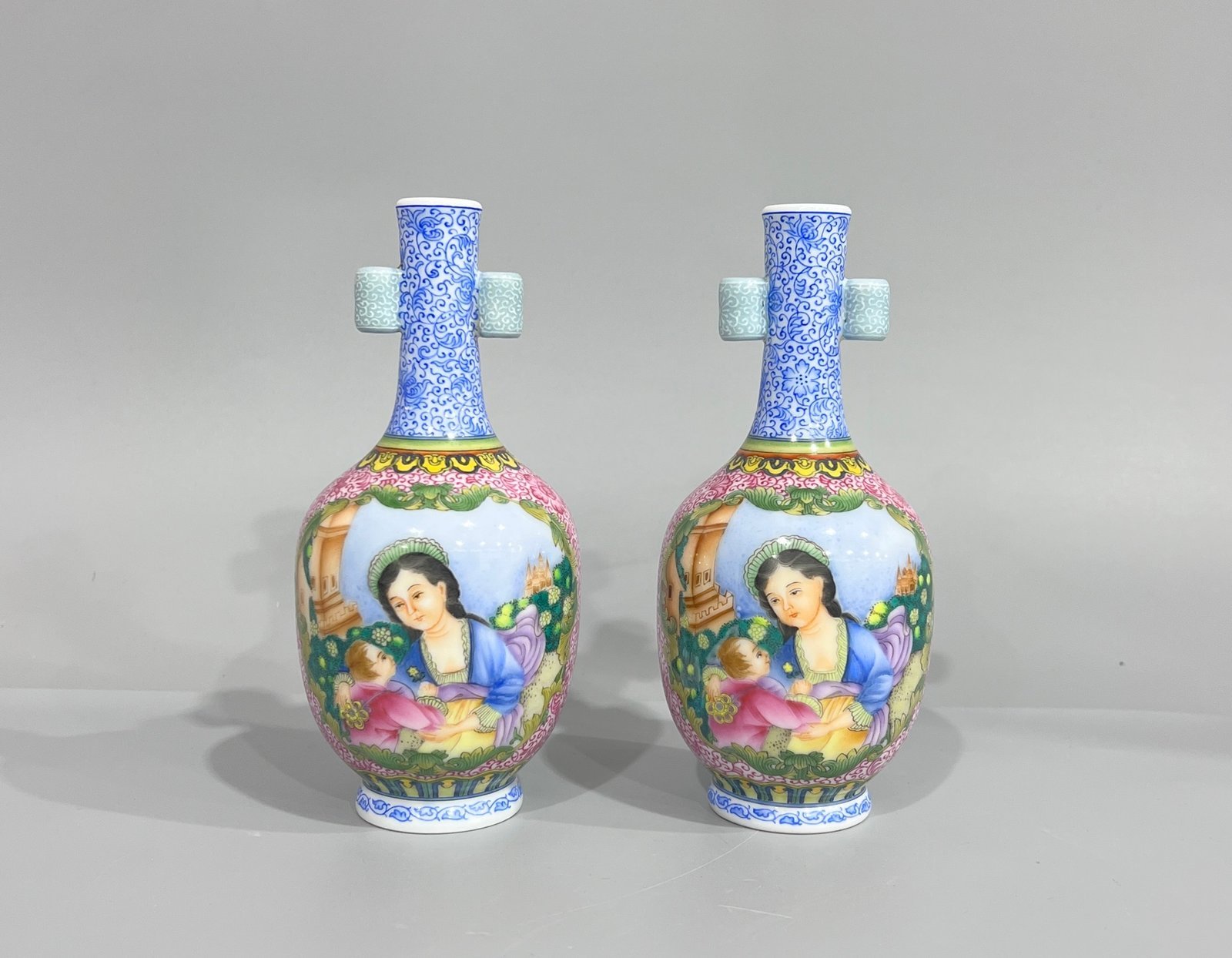 Qing Dynasty Qianlong Consecrated enamel vase