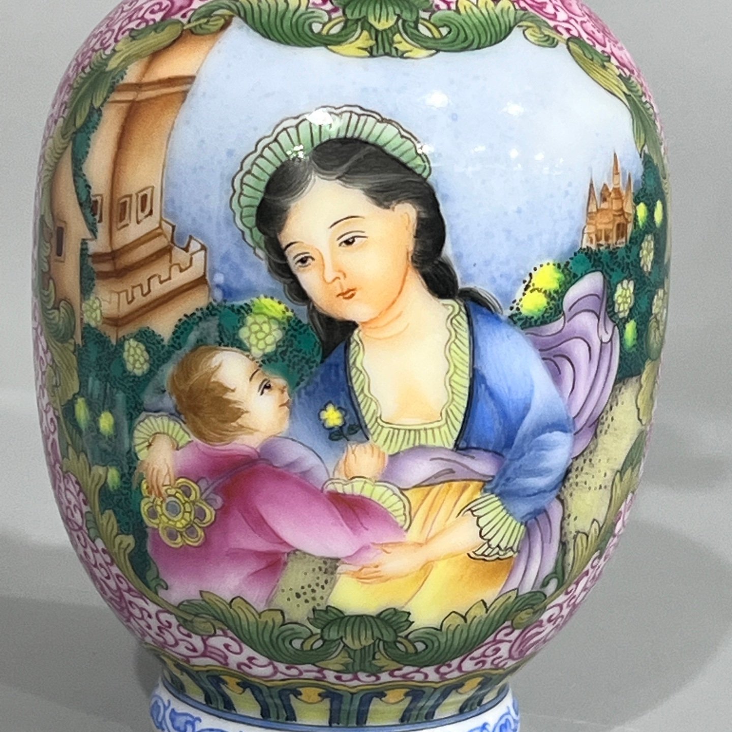 Qing Dynasty Qianlong Consecrated enamel vase