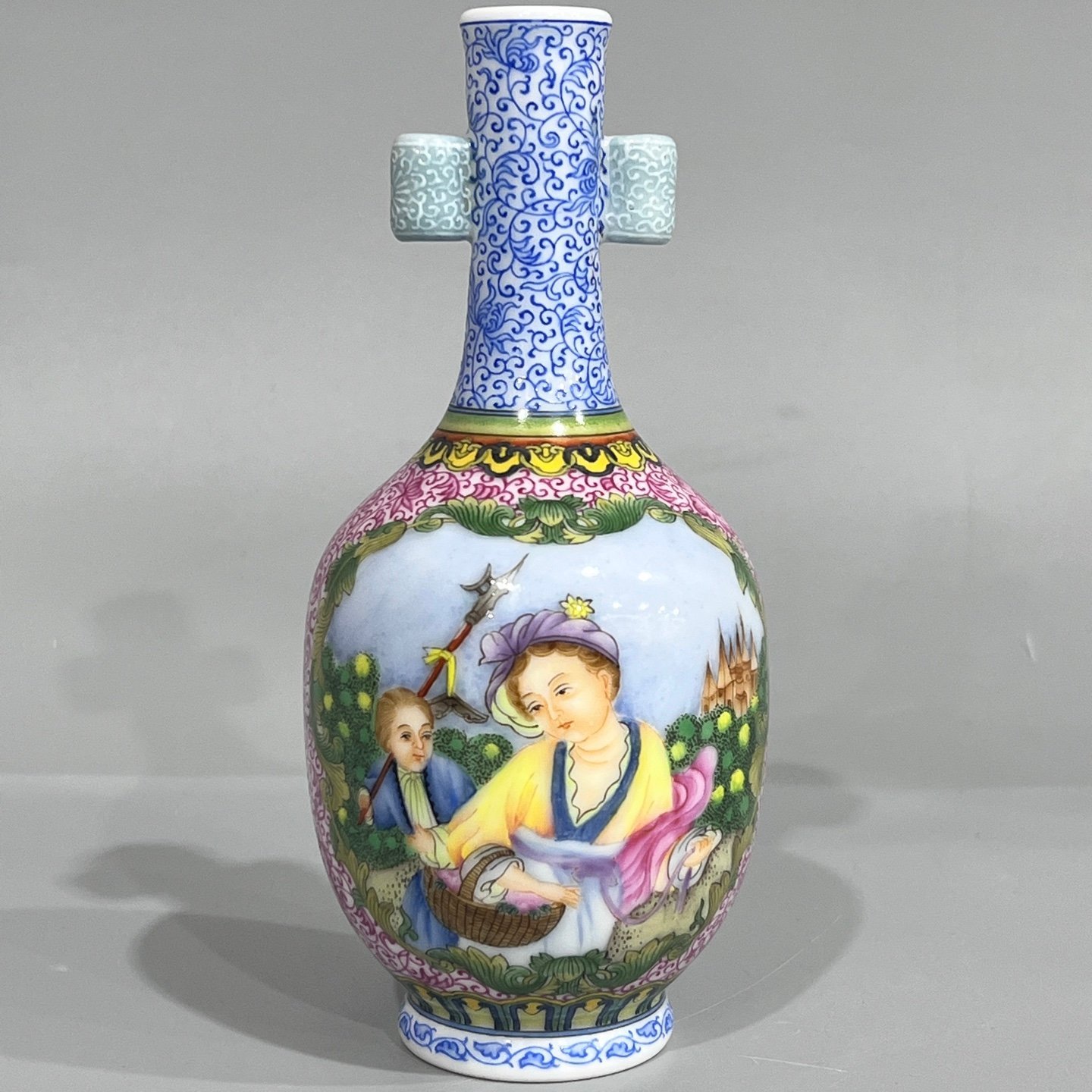 Qing Dynasty Qianlong Consecrated enamel vase
