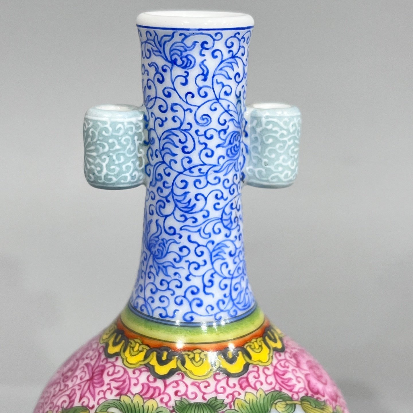Qing Dynasty Qianlong Consecrated enamel vase