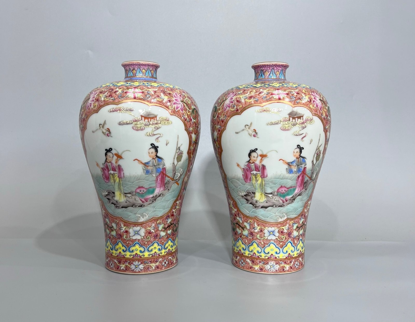 Qing Dynasty Qianlong a plum vase with pastel patterns
