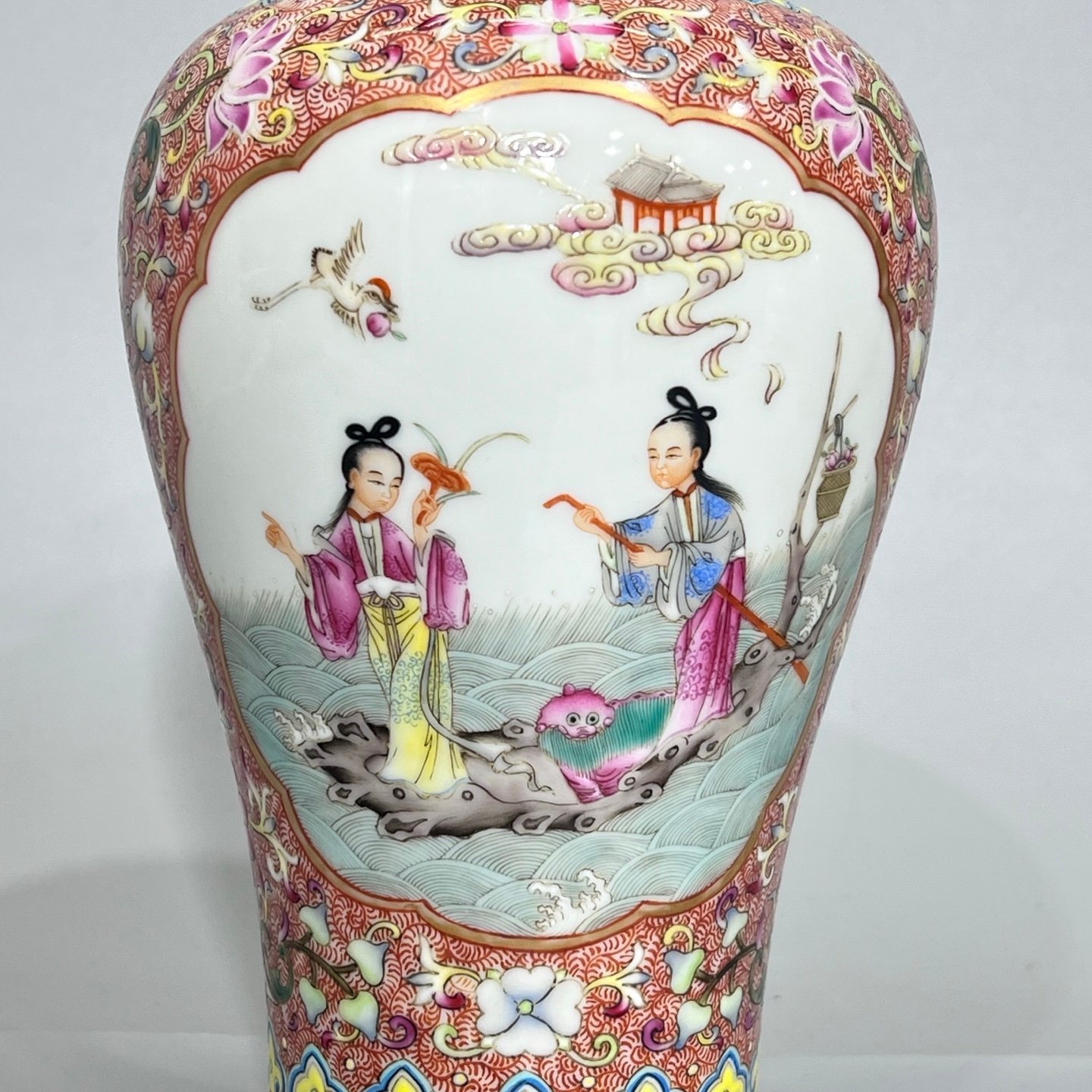 Qing Dynasty Qianlong a plum vase with pastel patterns