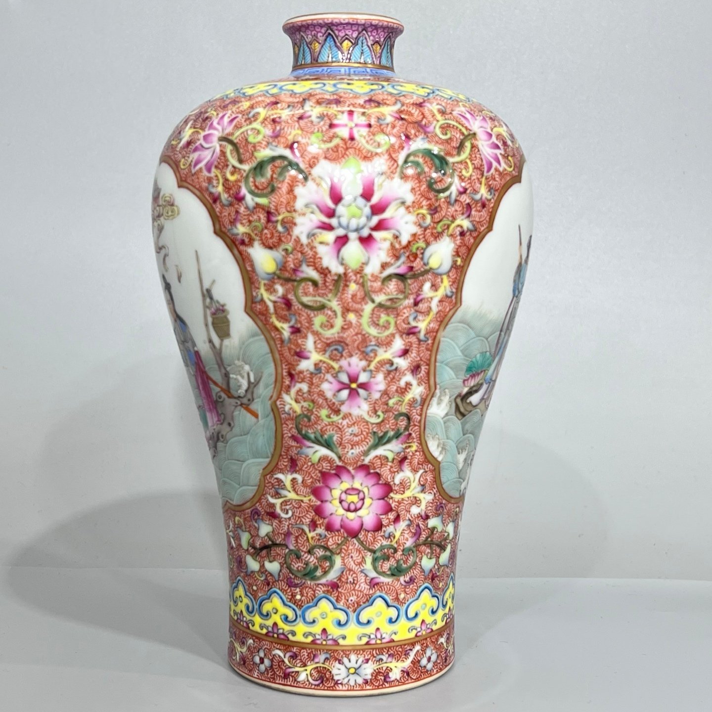 Qing Dynasty Qianlong a plum vase with pastel patterns