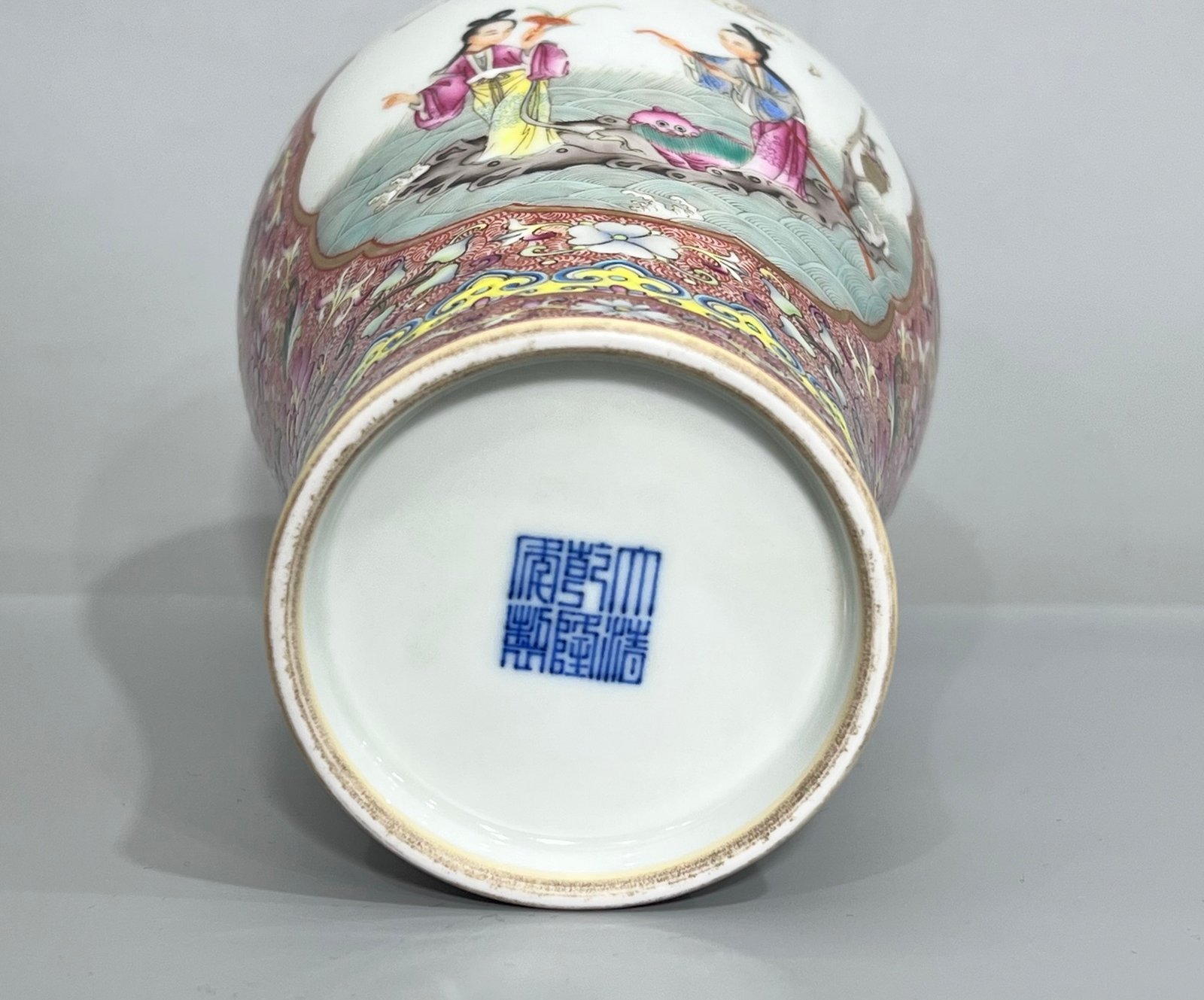 Qing Dynasty Qianlong a plum vase with pastel patterns