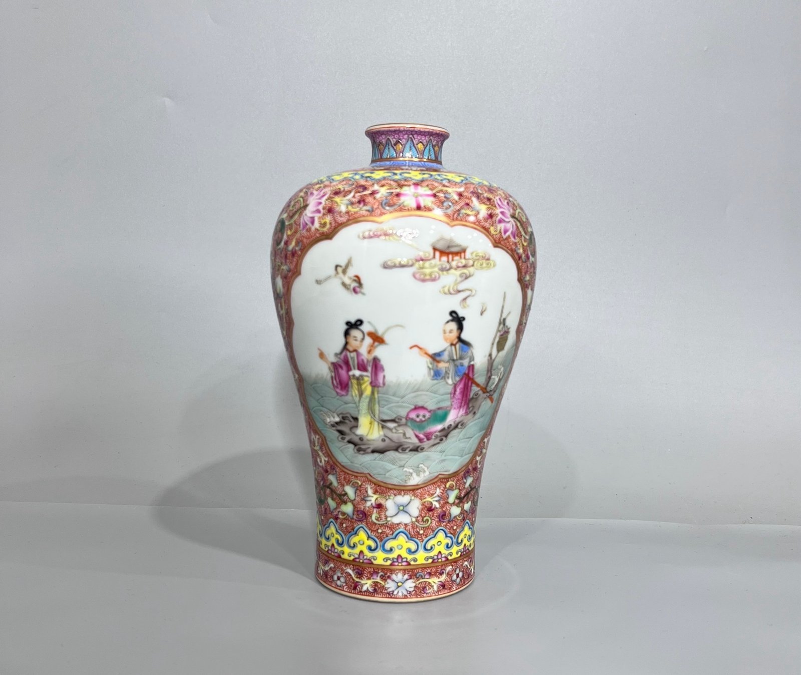 Qing Dynasty Qianlong a plum vase with pastel patterns