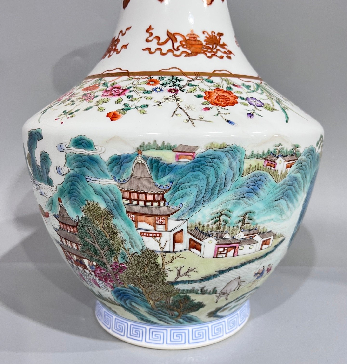 Qing Dynasty Qianlong Pastel landscape figure vase with a plate mouth