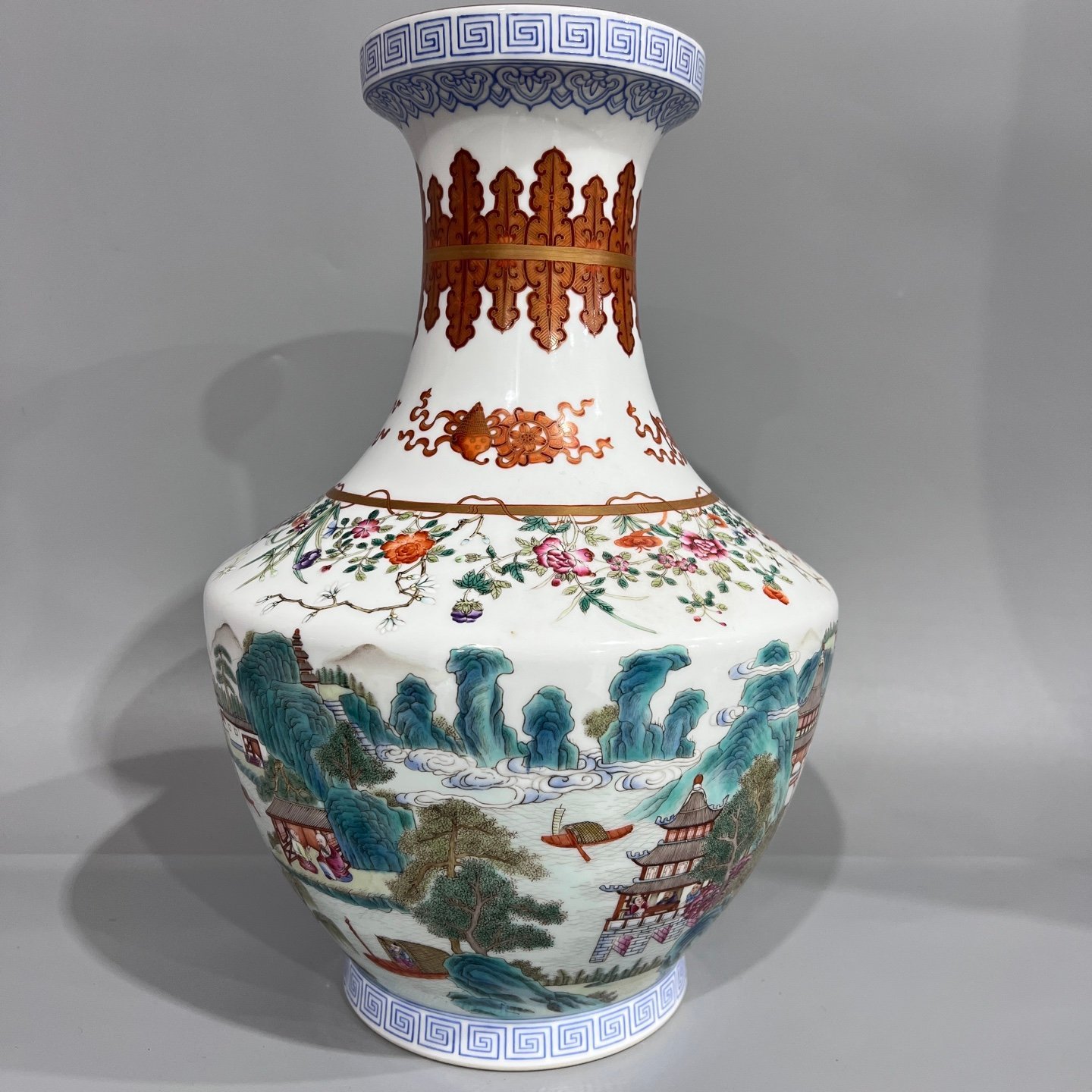 Qing Dynasty Qianlong Pastel landscape figure vase with a plate mouth